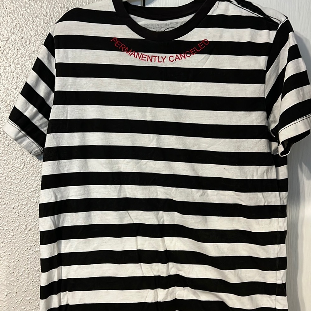Permanently cancelled stripes shirt
